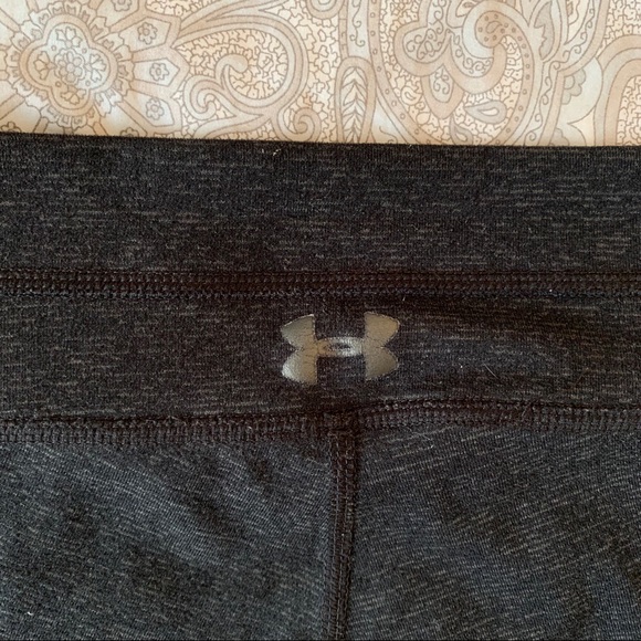 Under Armour 3/4 Length Workout Leggings - Picture 3 of 5